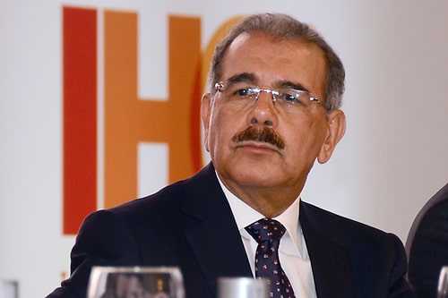 Presidente Medina promete Zona Franca a tabaqueros de Tamboril