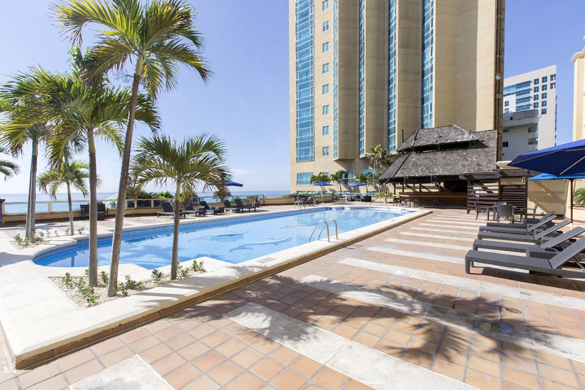 Hoteleros de Santo Domingo promueven atractivos en feria turística colombiana