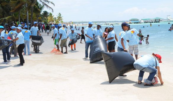 CEIZTUR y Turismo duplican personal limpieza de playas por feriado Semana Santa