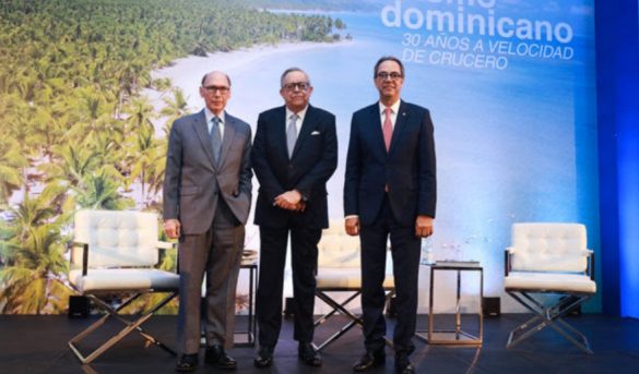 Realizan conversatorio sobre libro Turismo Dominicano de Delgado Malagón