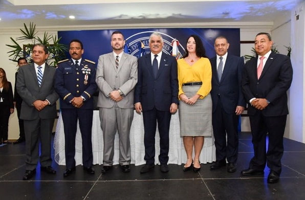 RD firma acuerdo de servicios aéreos con Países Bajos, Curazao y San Martín