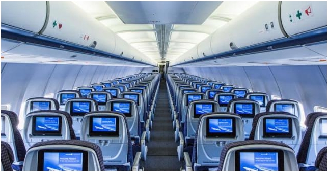 United Airlines cubrió todas las cámaras de las pantallas de sus asientos