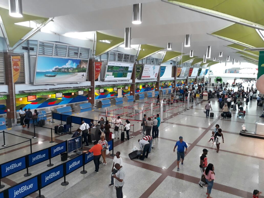 Aerodom y Cesac firman acuerdo para fortalecer seguridad en aeropuertos