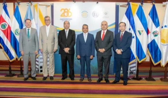 Resalta desempeño económico y fortaleza de turismo de RD