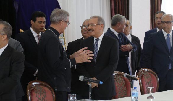 Danilo explica a obispos medidas tomadas para contrarrestar ataques mediáticos al turismo