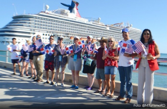 Turismo informa seis mil turistas de Estados Unidos llegan a la RD en un solo día