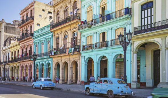 Cuba proyecta caída del 10% arribo de turistas extranjeros