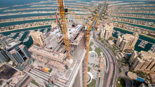 ¿Cómo Dubai construye una de las piscinas infinitas más altas del mundo?