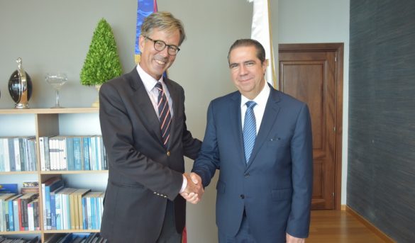 Ministro de Turismo trata temas del sector con embajador alemán en el país