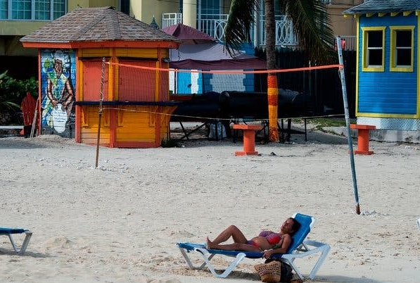 La gran necesidad de las Bahamas son los turistas, dice