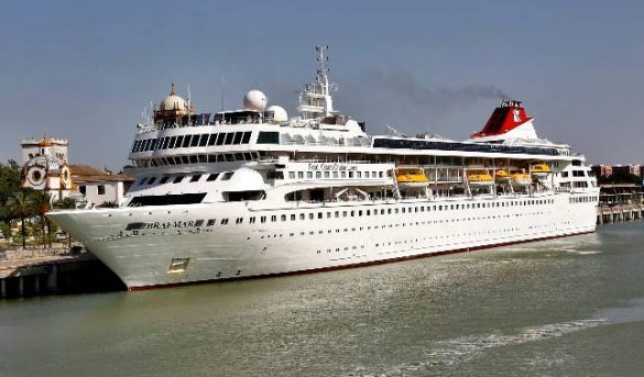 Histórico: el barco más grande nunca visto en el Canal de Corinto