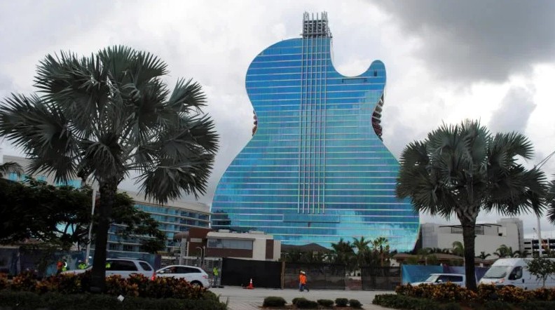 El Próximo 24 de Octubre, en La Florida, USA ,abre sus puertas el Primer gran Hotel en forma de Guitarra Eléctrica