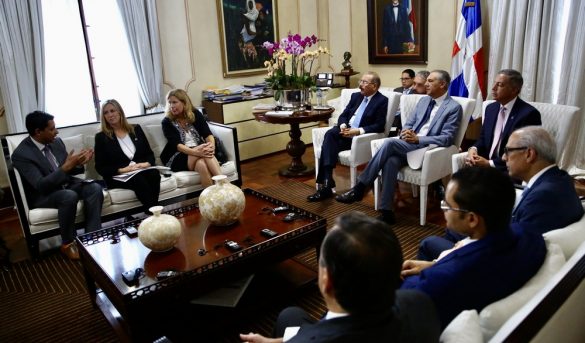 Presidente Medina recibe inversionistas interesados en Puerto de Manzanillo