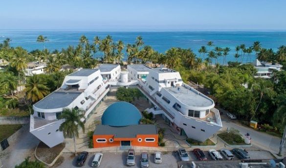 Mitur promueve hotel construido en forma de barcos paralelos