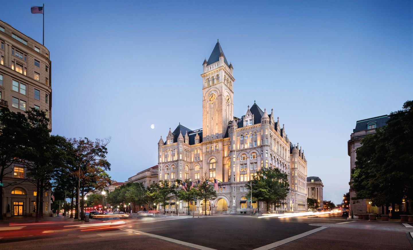 Tras serias acusaciones de corrupción, Donald Trump pone en venta hotel en Washington
