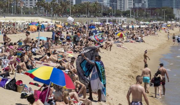 En España flujo de turistas baja por segundo verano seguido por la caída de alemanes y británicos
