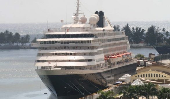 Exhorta a comerciantes de RD a que exhiban productos en evento de crucero