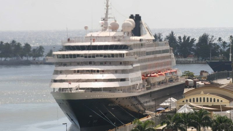 Exhorta a comerciantes de RD a que exhiban productos en evento de crucero