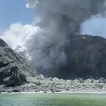 Tragedia turística al estallar un volcán dormido en Nueva Zelanda