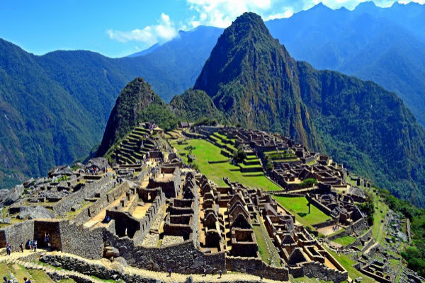 Perú deporta a seis turistas por defecar y causar daños en Machu Picchu