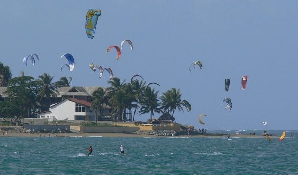 Cabarete, destino de creciente popularidad para la práctica de kitesurfing