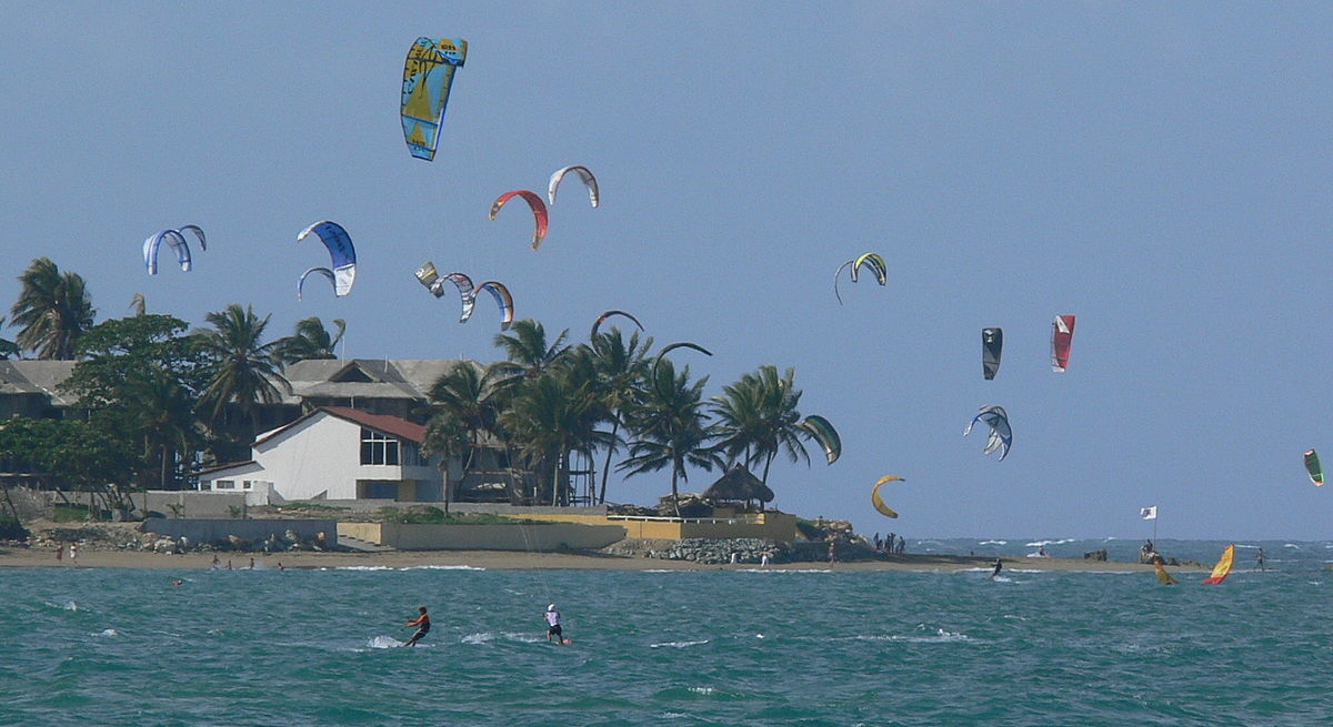 Cabarete, destino de creciente popularidad para la práctica de kitesurfing