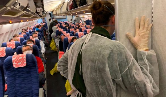 Así es volar en los días del coronavirus: las medidas de las aerolíneas para alertar y proteger a los pasajeros