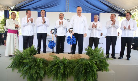 Presidente Medina participa en acto de inicio de construcción de dos hoteles en El Seibo