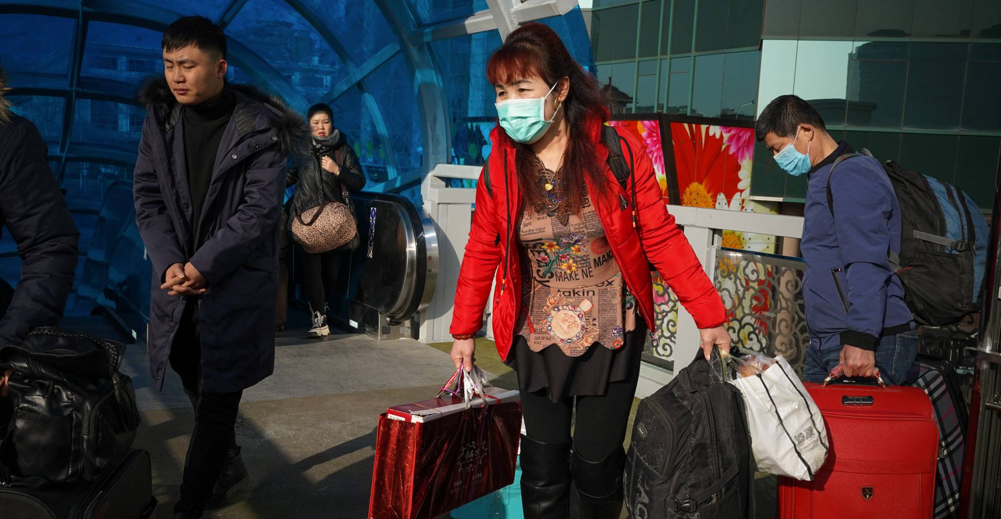 El miedo al nuevo virus respiratorio en China hunde las aerolíneas y dispara las firmas de antibióticos