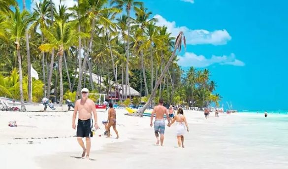 Más de 93 mil turistas repatriados después suspensión de vuelos a RD