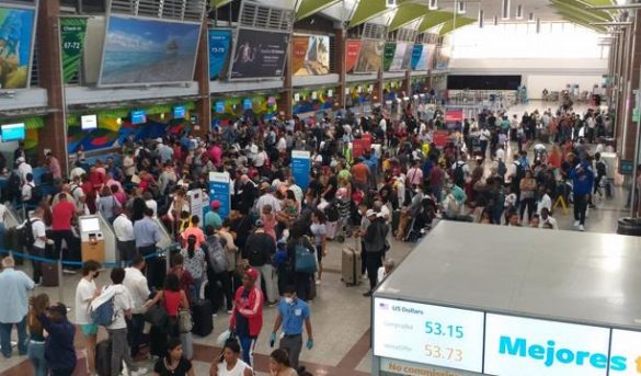 Aumentan viajeros en Las Américas un día antes de cierre de aeropuertos por coronavirus