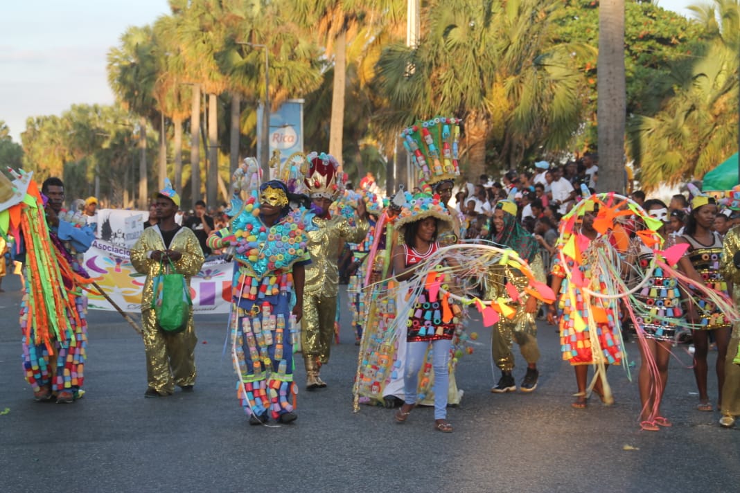 Hoy domingo, el Malecón se viste viste de carnaval, Gran Desfile Sto.Dgo. 2020