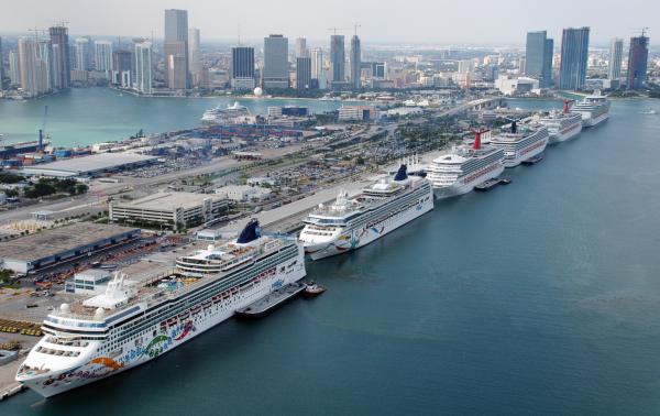 Miles abandonan el crucero de Miami sin evaluaciones después de que el ex pasajero recibió COVID-19