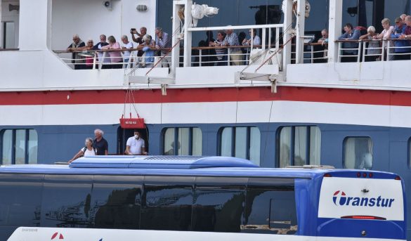 Cuba cierra el país al turismo