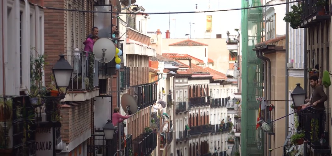 Video: Vecinos se saludan con suape