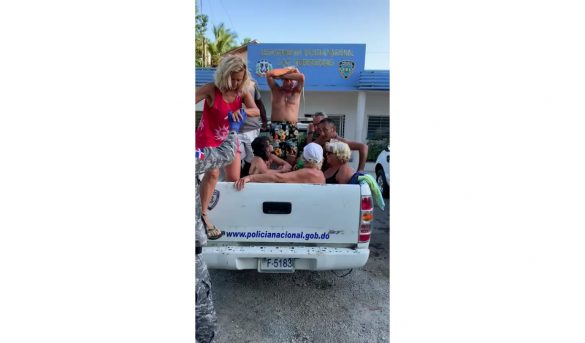 Arrestan a extranjeros por violar toque de queda al caminar por playa en Samaná