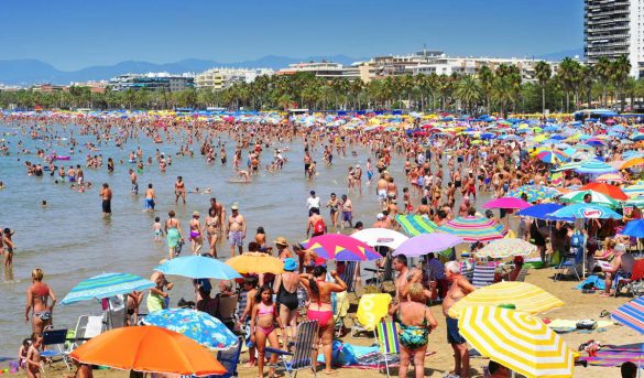 Dos fases para recuperar la actividad económica, el turismo en la segunda