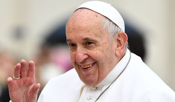 Dónde ver las misas y el Vía Crucis por internet