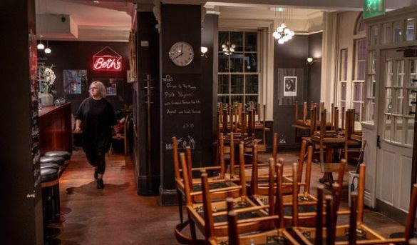 Esta Taberna de Londres, -Wells Tavern- famosa, no cerro durante  las dos guerras mundiales, El Coronavirus Covid-19 la cerró