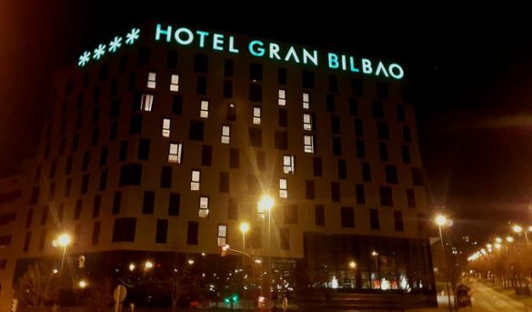 Turismo solidario: cuando los hoteles envían mensajes desde sus fachadas