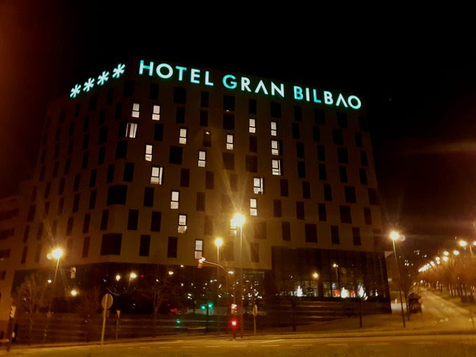 Turismo solidario: cuando los hoteles envían mensajes desde sus fachadas
