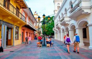 ¿Cuándo volverán a abrir los Cayos para los turistas? No antes de que otros lugares alivien los límites, dice el alcalde.