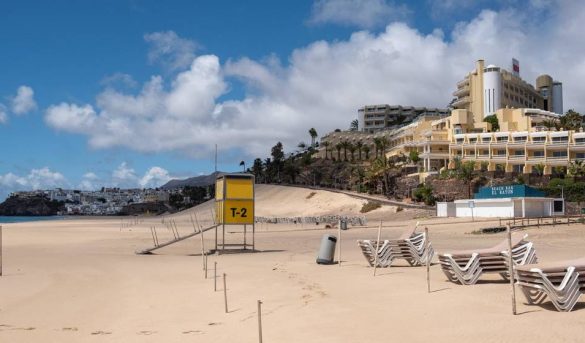 España negocia con los gigantes del turismo para salvar el verano