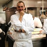 Un chef de Nueva York transforma un restaurante con estrellas Michelin en una cocina benéfica por la COVID-19