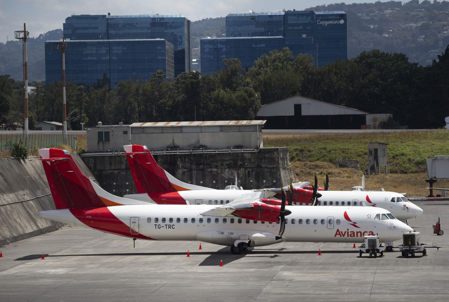 Avianca, la primera víctima de una industria aérea latinoamericana en la cuerda floja