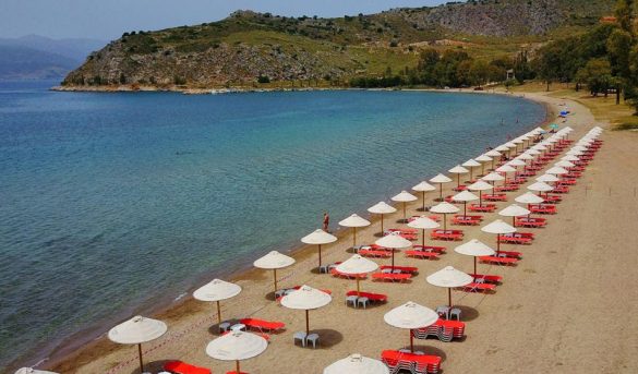 Los griegos estrenan las playas bajo una ola de calor y con distanciamiento