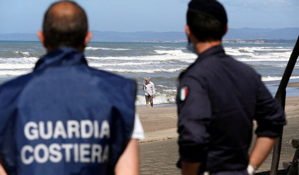 Italia se prepara para el verano: toma de temperatura en las playas y diez metros entre sombrillas