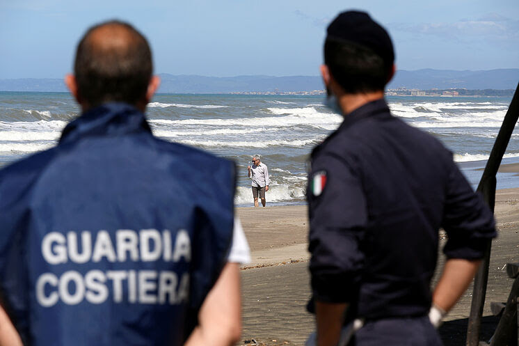 Italia se prepara para el verano: toma de temperatura en las playas y diez metros entre sombrillas