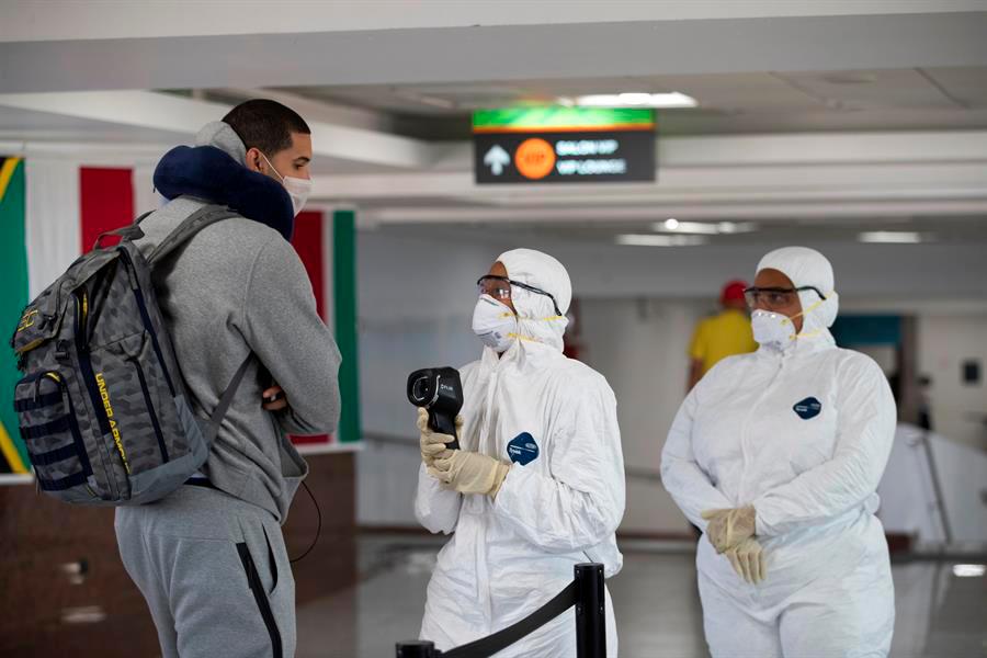 Protocolo Turistico advierte solo pasajeros, empleados y tripulantes podrán estar dentro de aeropuertos