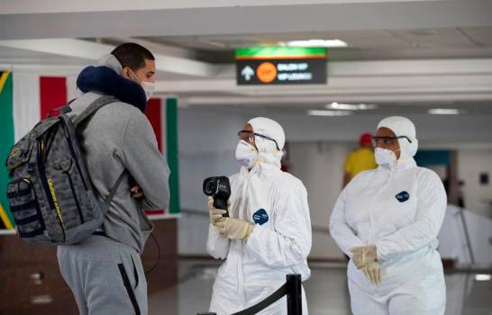 Aerolíneas permitirán en cabina solo equipaje que quepa debajo del asiento